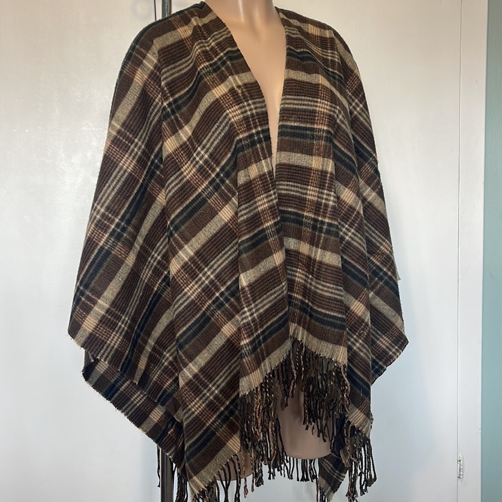 D&Y Softer Than CASHMERE. Plaid Fringed PONCHO ( Shawl)